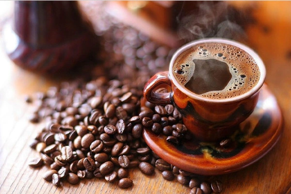 کافئین قهوه سرد بیشتر است یا گرم